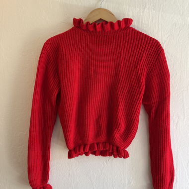 Rotes Volant-Strickoberteil