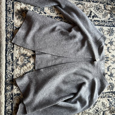 Veste en tricot grise