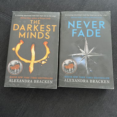 2 libri: The Darkest Minds / Never Fade