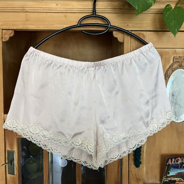 Shorts en dentelle roses