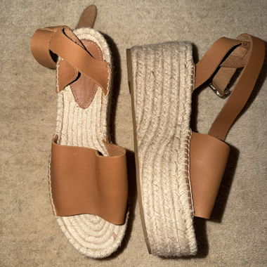 Sandales en espadrilles tressées