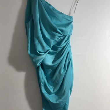 Türkises drapiertes Kleid