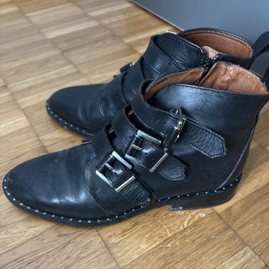 ChelseaBoots