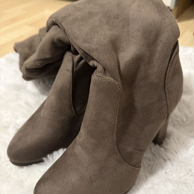 Brown Overknee Boots with Heel