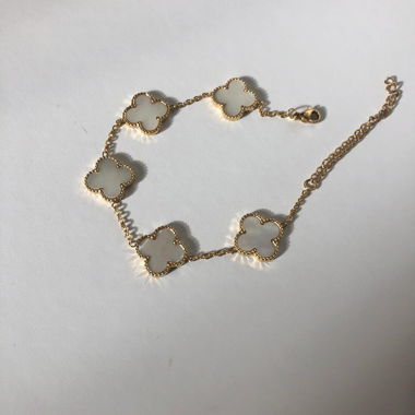 Clover white bracelet