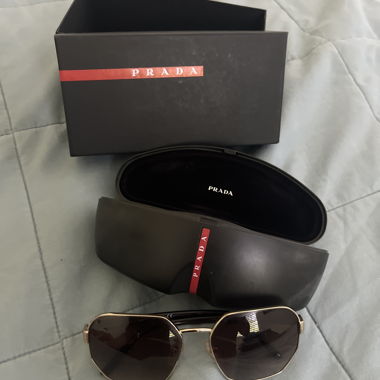 Lunettes de soleil Prada