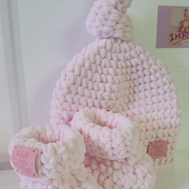 Cappellino con scarpine