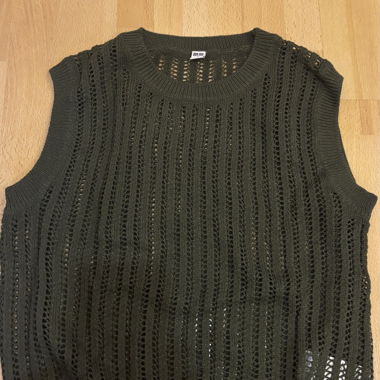 Ärmelloser, ajourierter UNIQLO-Pullover grün S