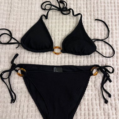 Schwarzes Bikini-Set