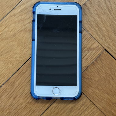 iPhone 6 mit blauem Case