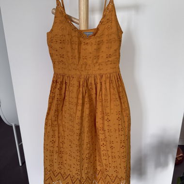 Robe Dorothy Perkins en broderie moutarde