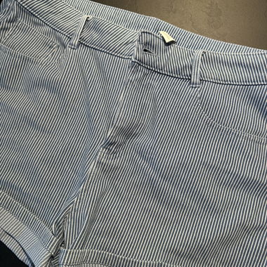 HALARA Striped Short Shorts