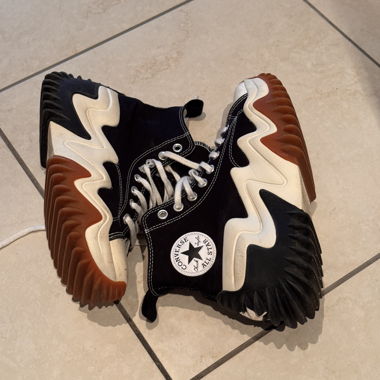 Converse Run Star Motion