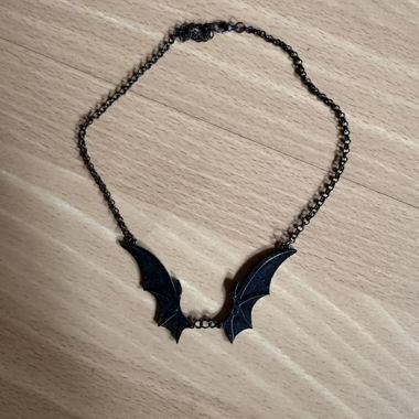Collier chauve-souris noir