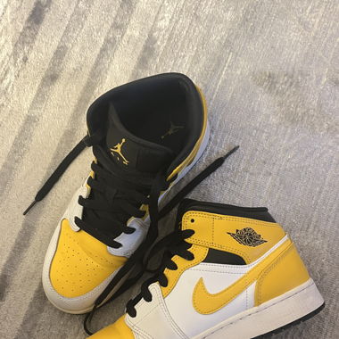 air jordan 1 mid yellow