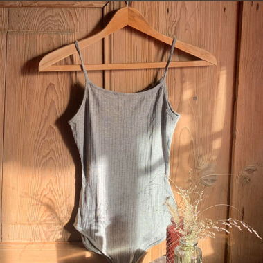 TALLY WEiJL grey ribbed bodysuit S