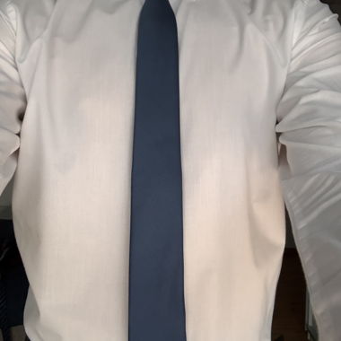 Cravate slim bleu – look business moderne