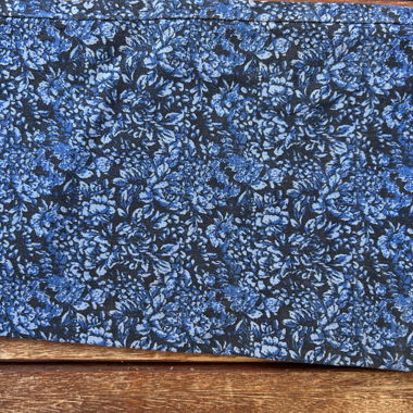 Pantaloni floreali blu