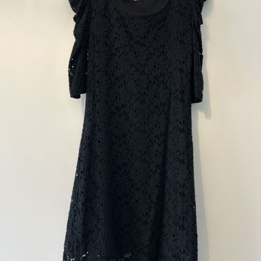Kleines schwarzes Spitzenkleid