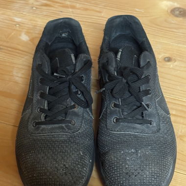 Scarpe con punta in acciaio AIMON nere