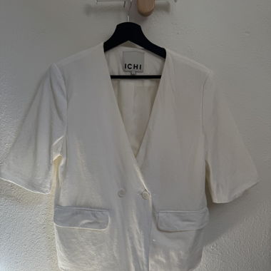 White blazer and shorts matching set