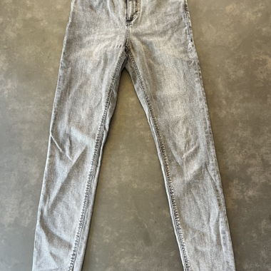 light grey skinny jeans