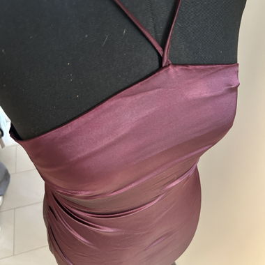 Abito VILA Bordeaux dalla lunghezza midi