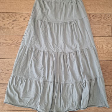 Jupe longue à volants kaki taille S comme neuve