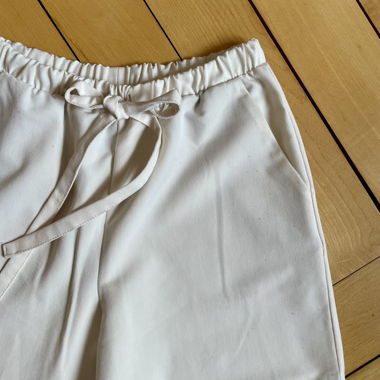 White jersey sweatpants with elastic waistband