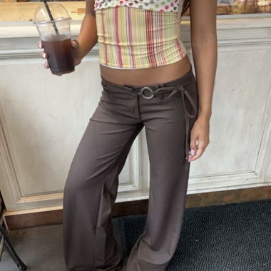 Pantaloni da donna marroni con cintura