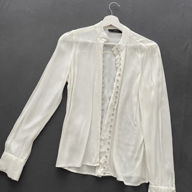Weisse Bluse mit Knöpfen süsser verspielter Look