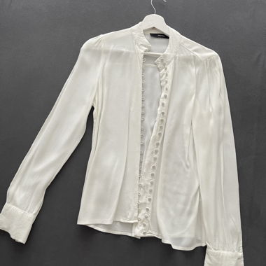 Weisse Bluse mit Knöpfen süsser verspielter Look