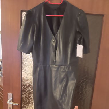 Robe noire similicuir