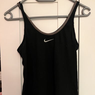 Schwarzes Nike Sport Top