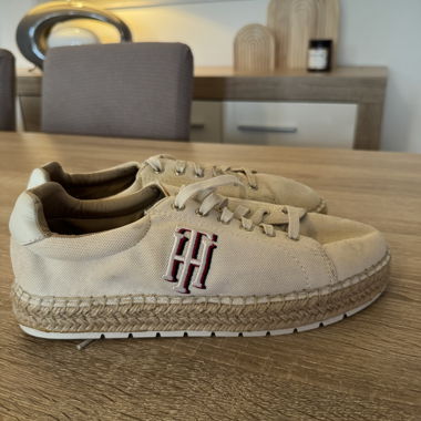 Tommy Hilfiger Beige Sneakers