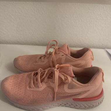 Nike Schuhe in Lachs