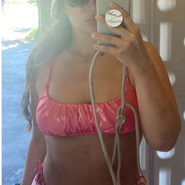 Bikini rose à effet brillant