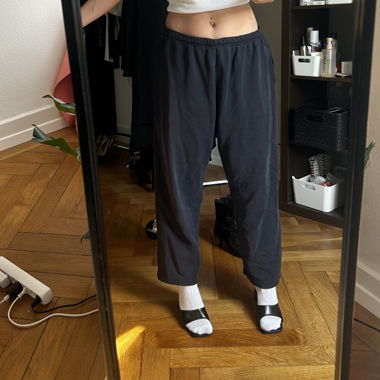 Schwarze lockere Hose