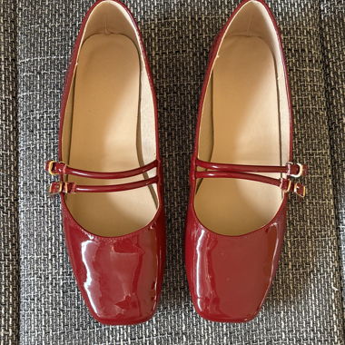 Red ballerinas