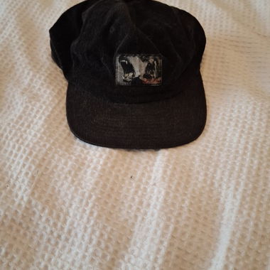 Cappellino in velluto a coste nero