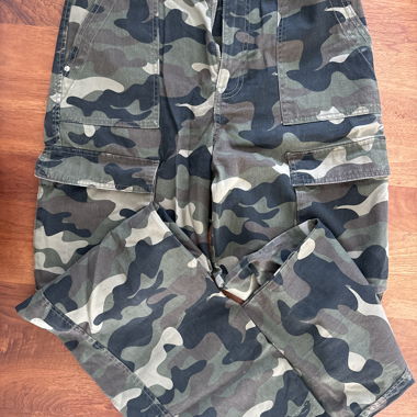 Pantaloni cargo mimetici 