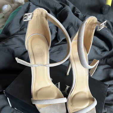 High heels Beige 