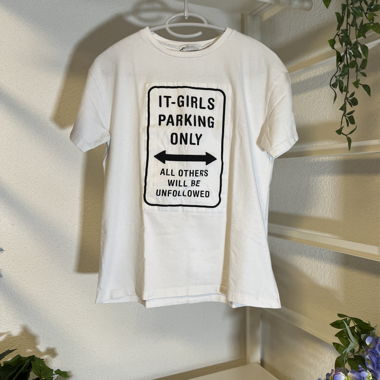 Oversized T-Shirt mit Patch-Typografie – S