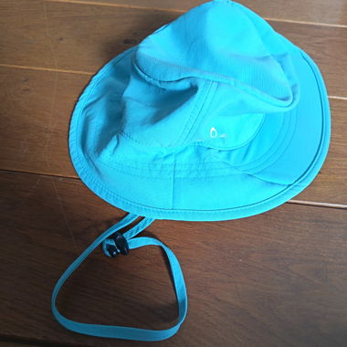 Decathlon UV-protective hat 56 cm