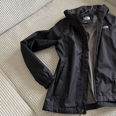 Women’s north face rain jacket dry vent (small)