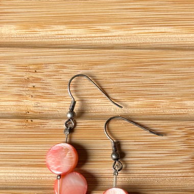 Ohrringe mit pinken Perlmutt Plättchen