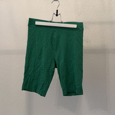 Grüne kurze Leggings