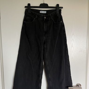 Schwarze breite loose fit Jeans von Bershka