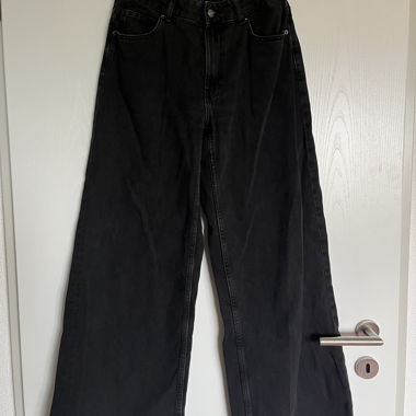 Schwarze breite loose fit Jeans von Bershka
