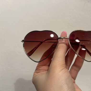 Lunettes de soleil en forme de coeur